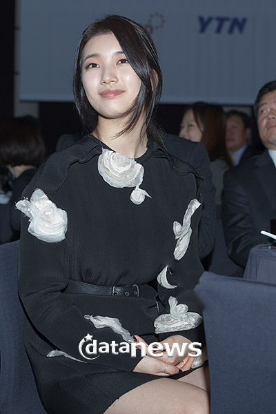 [Pictures] سوزي في حفل جوائز Korea Advertisers Association !! 20131025091807647